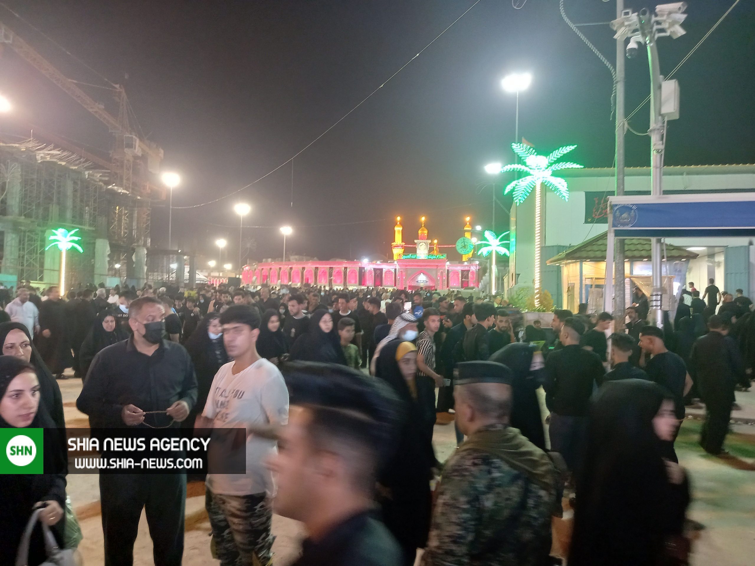 برگزاری مراسم تعویض پرچم و اذن عزا با حضور ۳ میلیون زائر در کربلا+ تصاویر