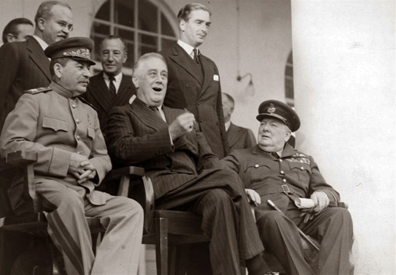 ماجرای عکس شبیهسازی شدۀ سفیران روس و انگلیس ماجرای عکس شبیهسازی شدۀ سفیران روس و انگلیس