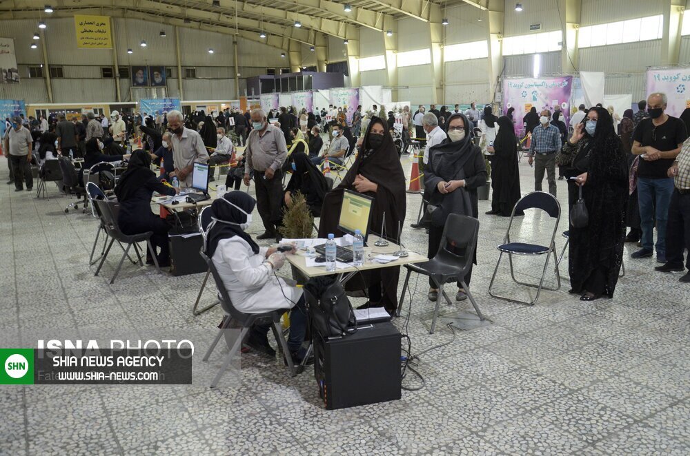 صف طولانی واکسیناسیون کرونا در اصفهان