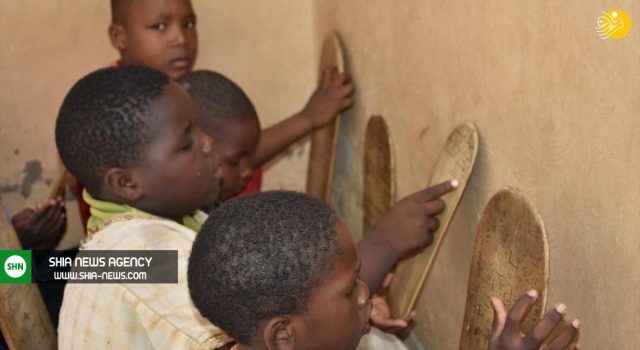 یادگیری قرآن‎‌کریم با تخته های چوبی در موریتانی+ تصاویر