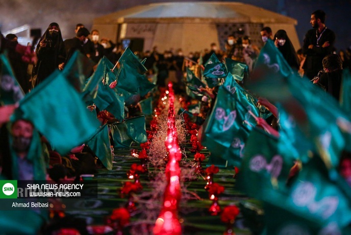 بزرگترین سفره نذری حضرت رقیه در میدان امام حسین(ع) بزرگترین سفره نذری حضرت رقیه در میدان امام حسین(ع)