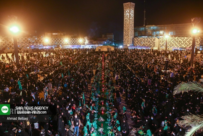 بزرگترین سفره نذری حضرت رقیه در میدان امام حسین(ع) بزرگترین سفره نذری حضرت رقیه در میدان امام حسین(ع)