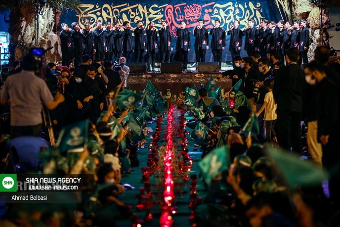 بزرگترین سفره نذری حضرت رقیه در میدان امام حسین(ع) بزرگترین سفره نذری حضرت رقیه در میدان امام حسین(ع)