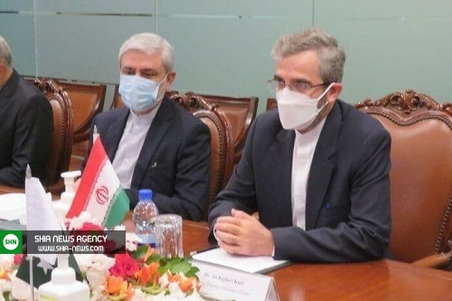 پرچم وارونه ایران روی میز مذاکره با پاکستان پرچم وارونه ایران روی میز مذاکره با پاکستان