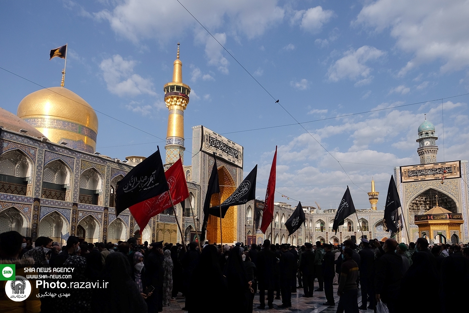 تصاویر/ عزاداری خادمان حرم امام رضا (ع) در روز شهادت امام رئوف