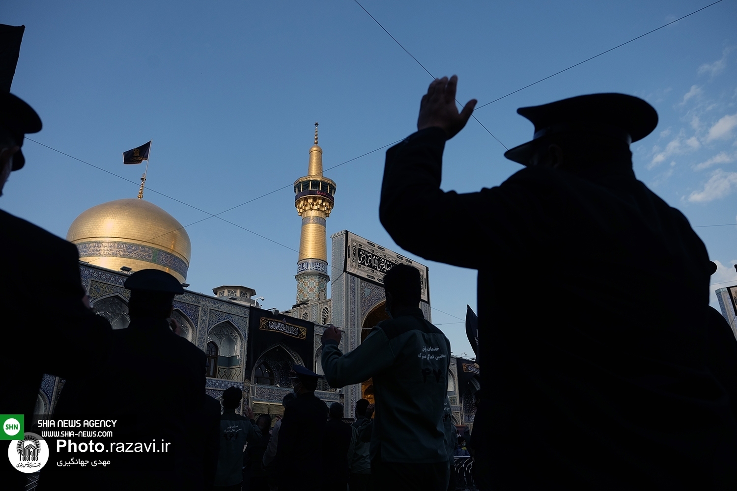 تصاویر/ عزاداری خادمان حرم امام رضا (ع) در روز شهادت امام رئوف