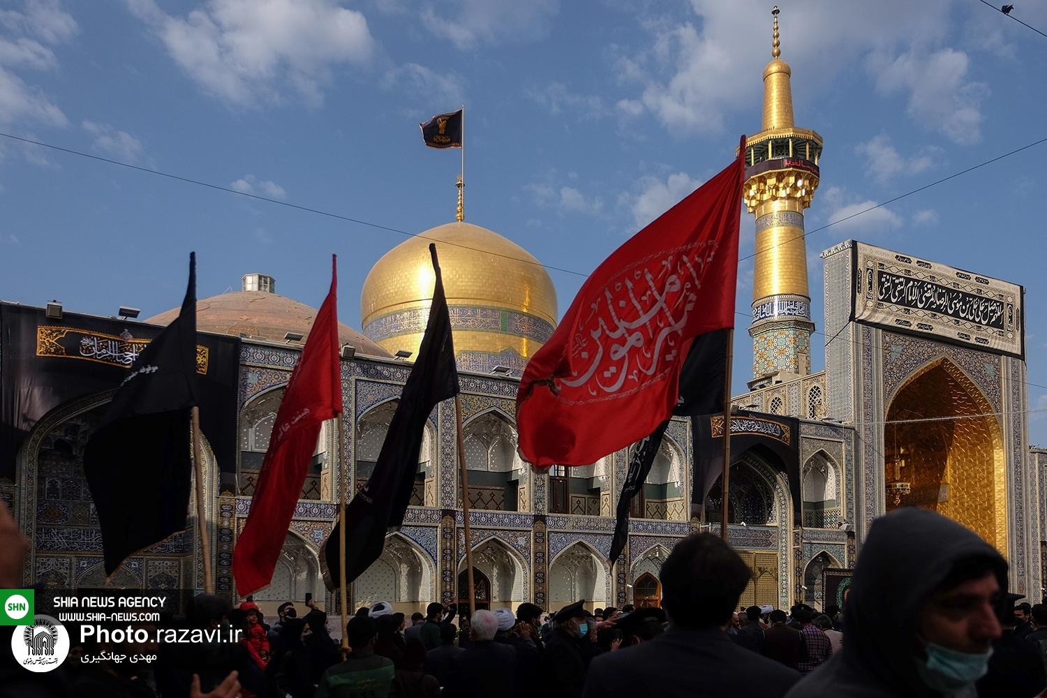 تصاویر/ عزاداری خادمان حرم امام رضا (ع) در روز شهادت امام رئوف