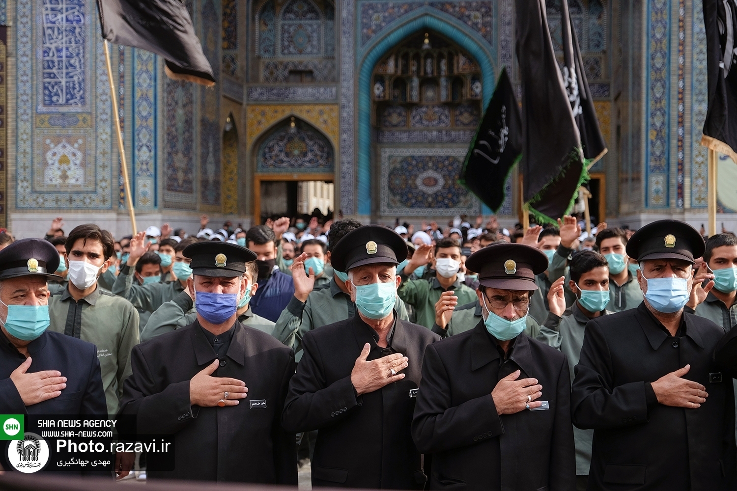 تصاویر/ عزاداری خادمان حرم امام رضا (ع) در روز شهادت امام رئوف