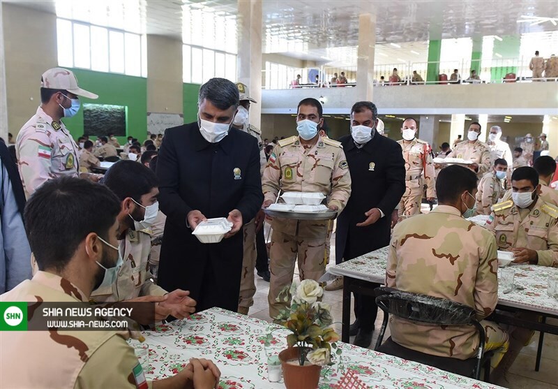 مدافع وطن از غذای متبرک امام رضا(ع) بهره&zwnj;مند شدند + عکس