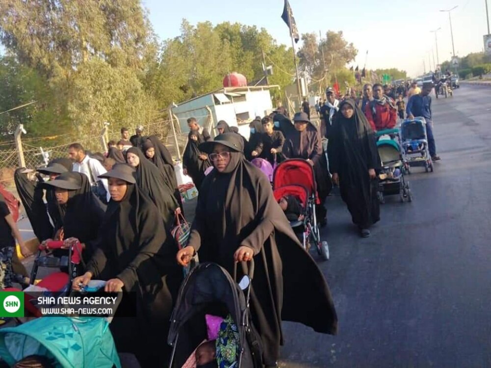 حضور چشمگیر زائران نیجریهای در مسیر پیادهروی اربعین +تصاویر حضور چشمگیر زائران نیجریهای در مسیر پیادهروی اربعین +تصاویر