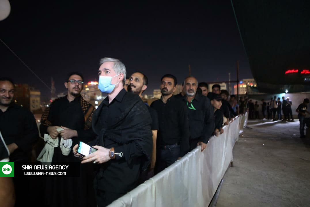 عکس یادگاری با گنبد امام حسین (ع)+ تصاویر