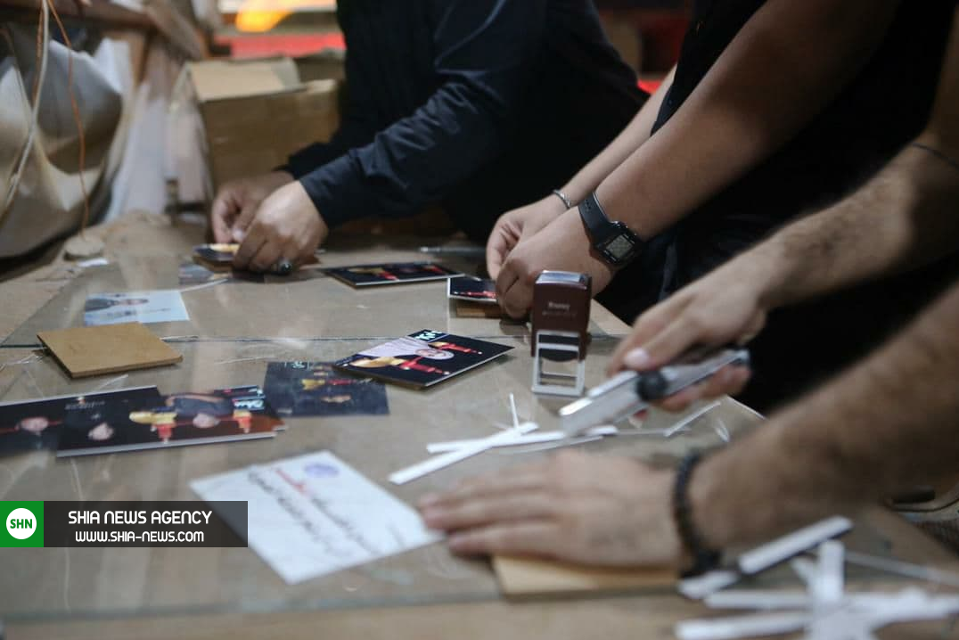 عکس یادگاری با گنبد امام حسین (ع)+ تصاویر