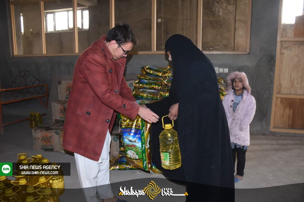 توزیع کمک‌های بنیاد خیریه آیت الله فیاض به نیازمندان در مزارشریف + تصاویر