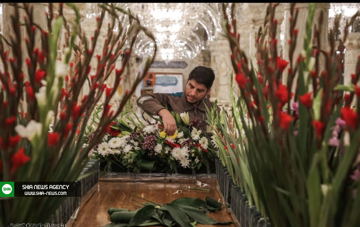 تصاویر/ حرم امیرالمؤمنین (ع) با 1600 شاخه گل طبیعی تزئین شد