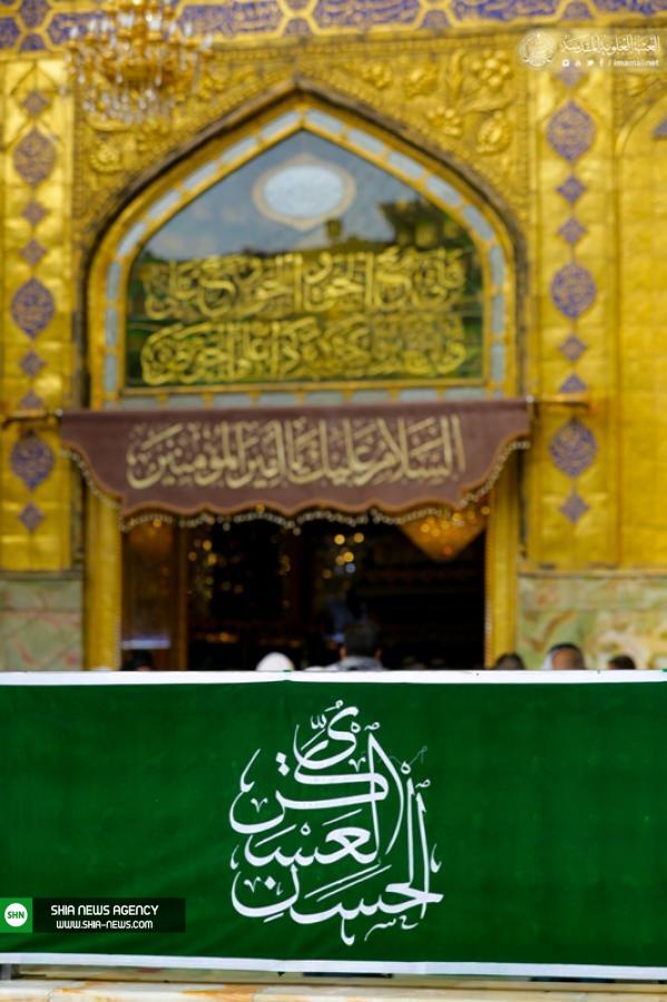 برافراشتن پرچم «الحسن الزکی العسکری» بر فراز آستان مطهر علوی برافراشتن پرچم «الحسن الزکی العسکری» بر فراز آستان مطهر علوی
