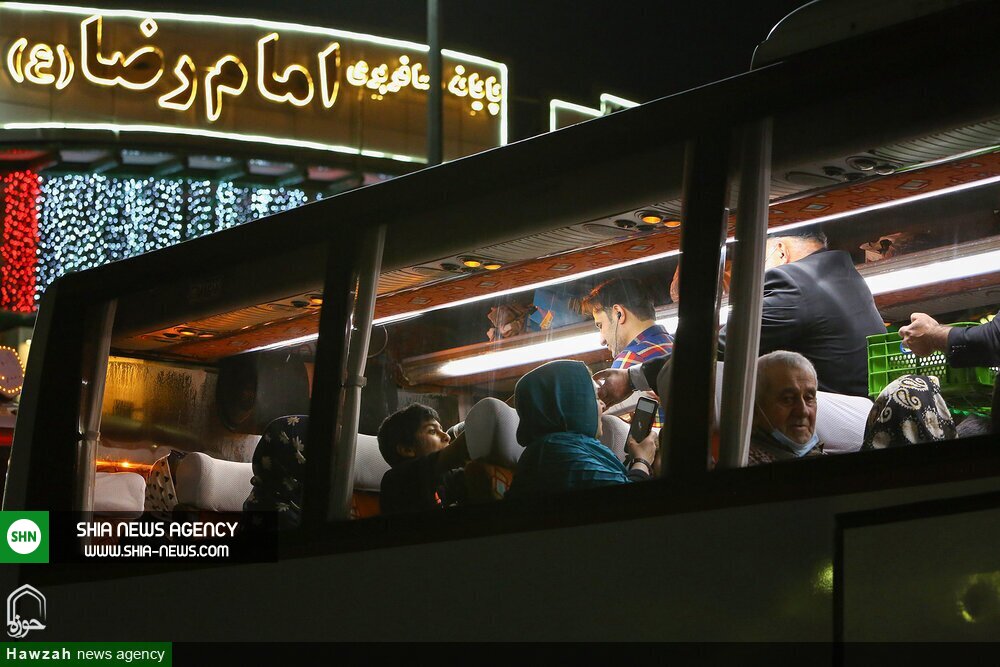 تصاویر/ بدرقه زائران نوروزی از مشهد با غذای متبرک امام رضا(ع) تصاویر/ بدرقه زائران نوروزی از مشهد با غذای متبرک امام رضا(ع)