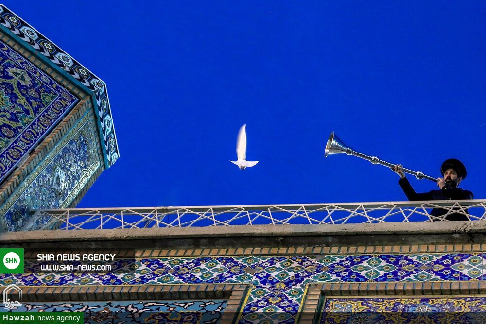 تصاویر/ نقارهزنی حلول ماه مبارک رمضان در حرم مطهر رضوی تصاویر/ نقارهزنی حلول ماه مبارک رمضان در حرم مطهر رضوی