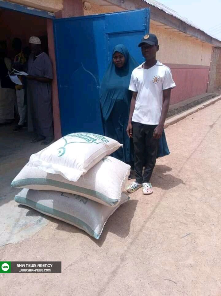 توزیع بسته&zwnj;های حمایتی در میان مستمندان نیجریه +تصاویر