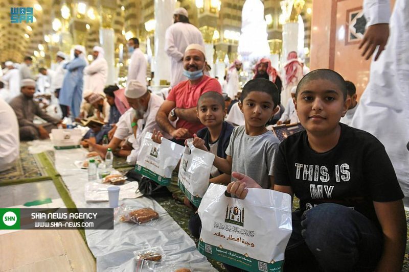 برپایی سفره‌های افطار در مسجدالحرام پس از دو سال +تصاویر