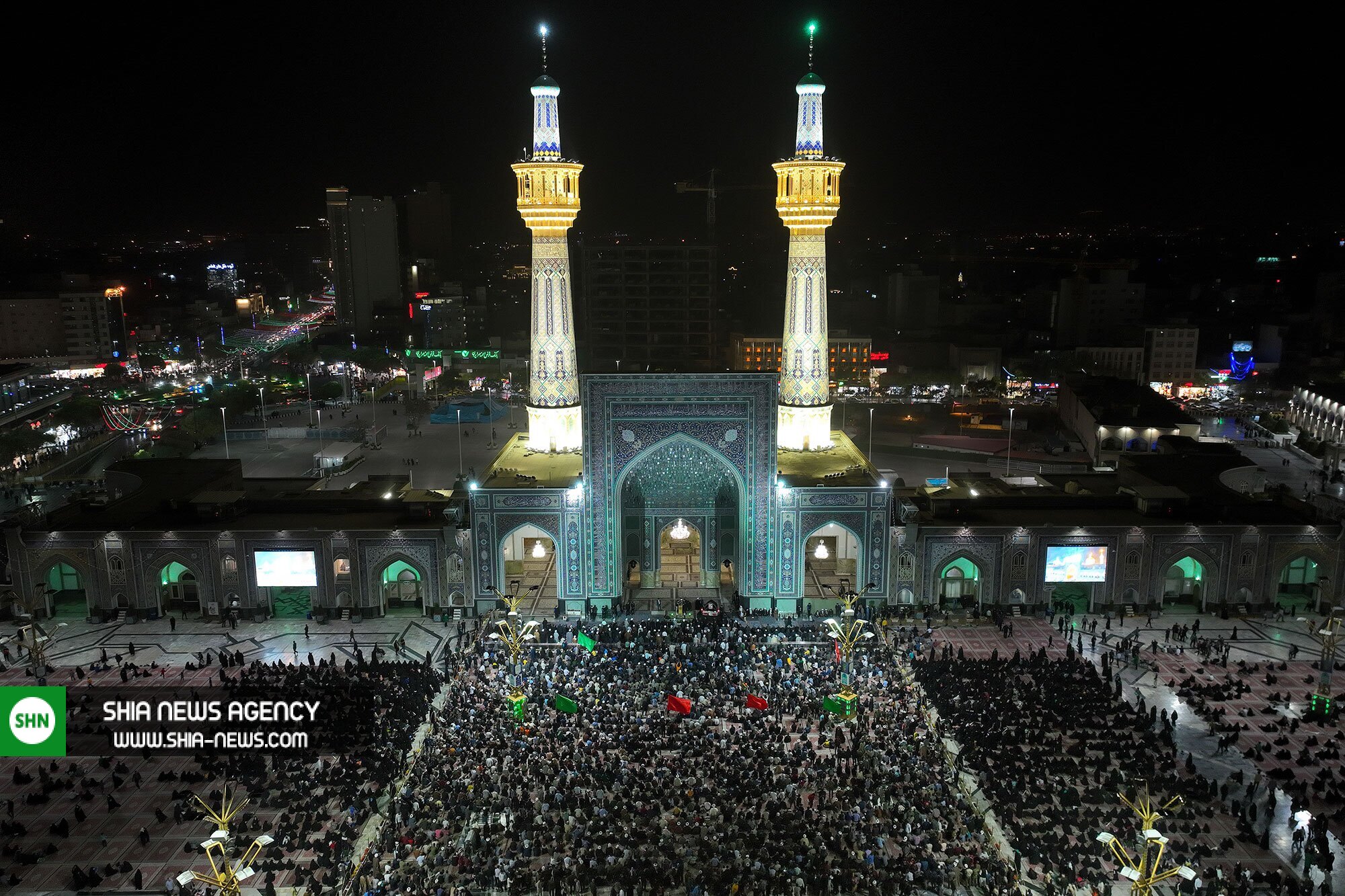 تصاویر/ وداع با پیکر حجتالاسلام اصلانی در حرم مطهر امام رضا (ع) تصاویر/ وداع با پیکر حجتالاسلام اصلانی در حرم مطهر امام رضا (ع)