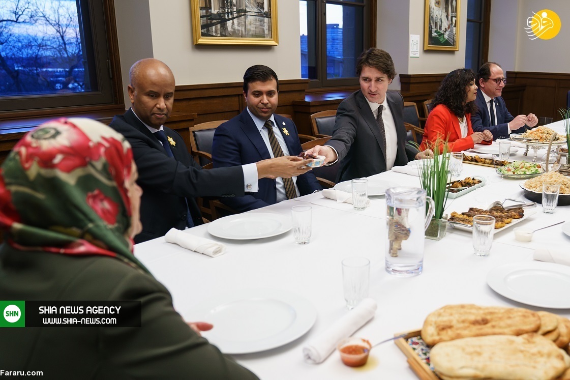 تصویر/ نخست وزیر کانادا بر سر سفره افطار مسلمانان