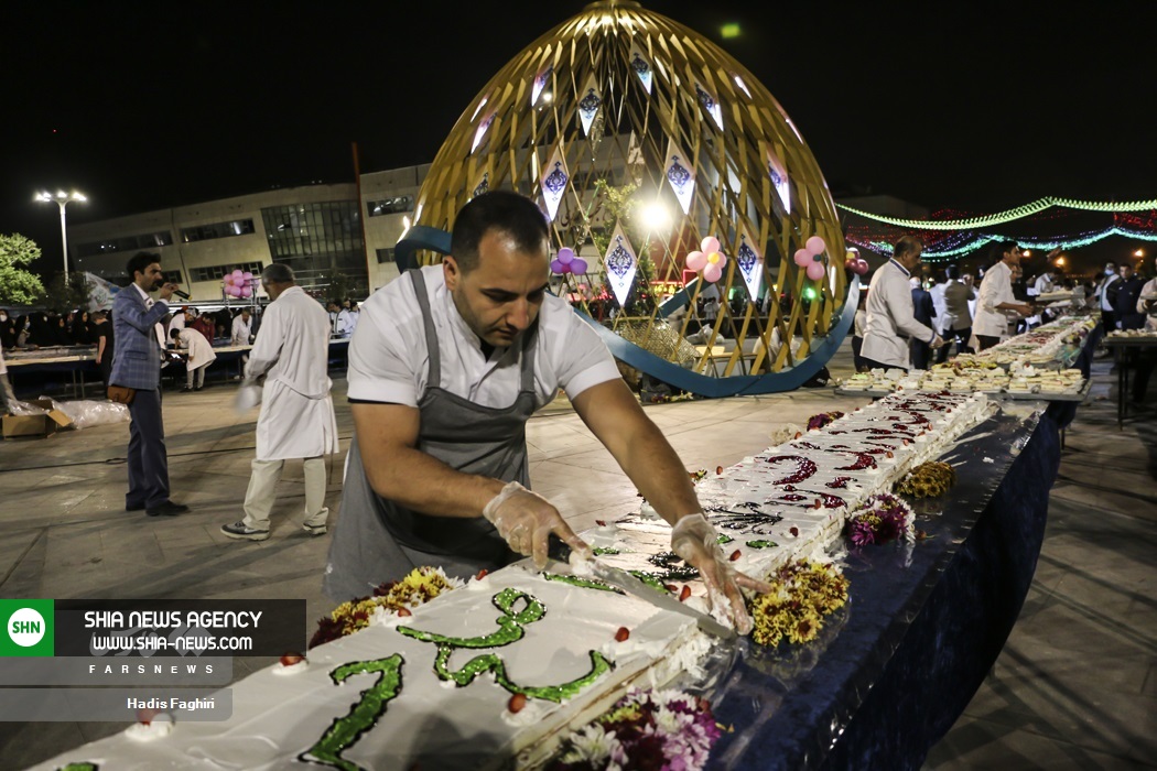 پخت و توزیع کیک ۵ تُنی در مشهد پخت و توزیع کیک ۵ تُنی در مشهد