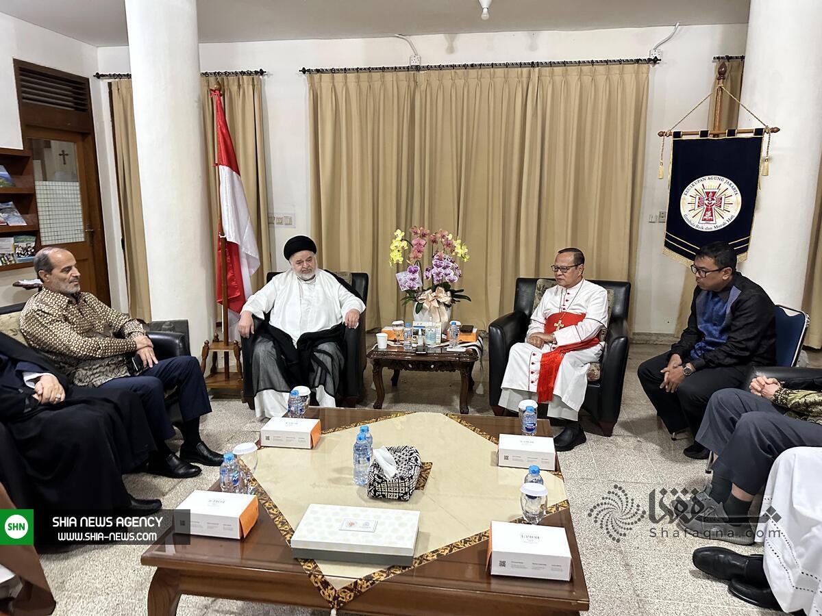 دیدار نماینده تام الاختیار آیت الله سیستانی با اسقف اعظم کلیسای اندونزی