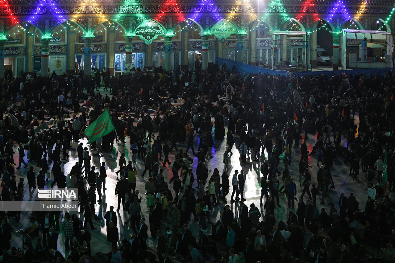 تصاویر/ مسجد مقدس جمکران در شب نیمه شعبان