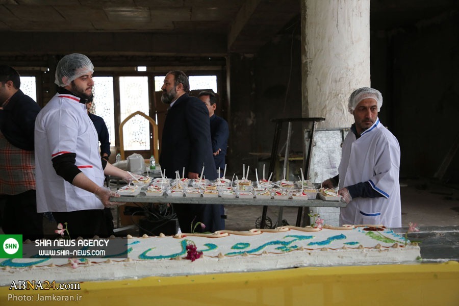 تصاویر/ پخت کیک ۳۱۳ متری در مسجد مقدس جمکران
