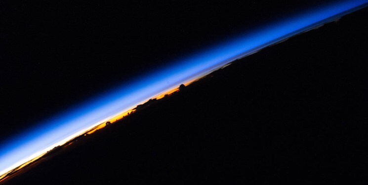 تصویری زیبا از طلوع خورشید در فضا+ تصویر