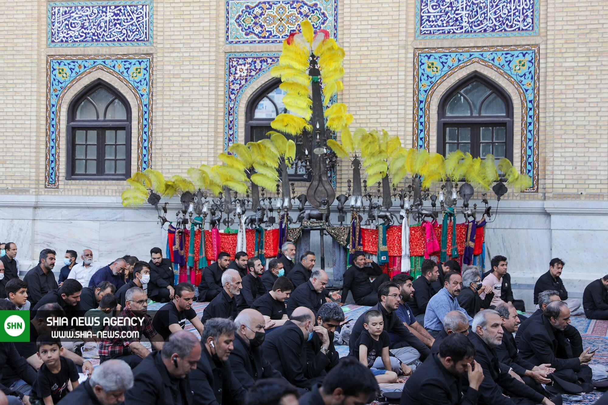 تصاویر/ تجمع هیئت های مذهبی در آستانه تاسوعا و عاشورا در حرم امام رضا(ع) تصاویر/ تجمع هیئت های مذهبی در آستانه تاسوعا و عاشورا در حرم امام رضا(ع)
