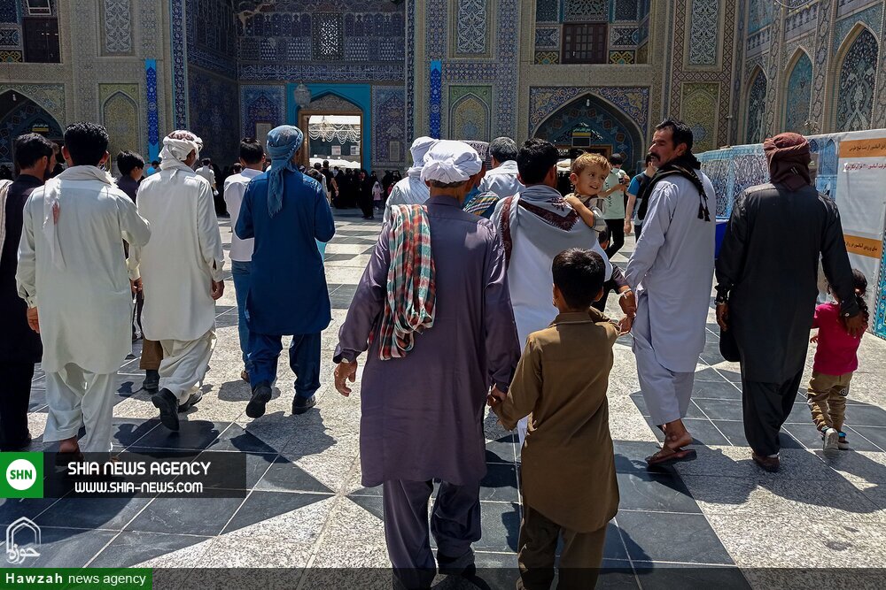 تصاویر/ زائران غیر ایرانی حرم امام رضا(ع) تصاویر/ زائران غیر ایرانی حرم امام رضا(ع)