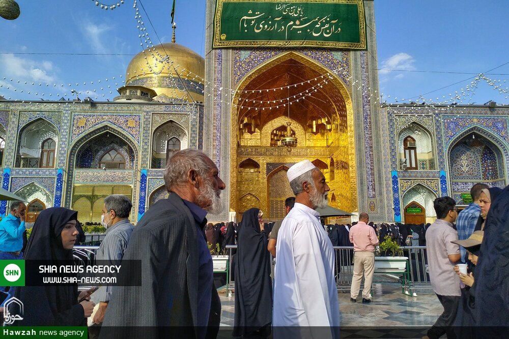 تصاویر/ زائران غیر ایرانی حرم امام رضا(ع) تصاویر/ زائران غیر ایرانی حرم امام رضا(ع)