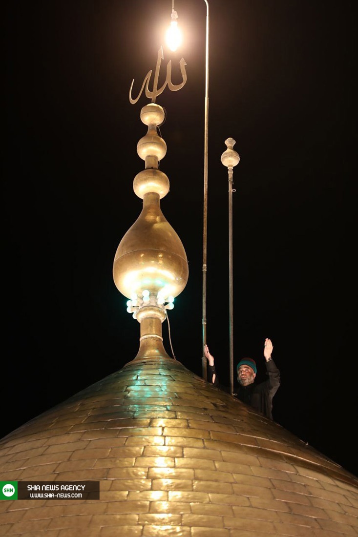تصاویر باشکوه از مراسم تعویض پرچم های حرم های امام حسین(ع) و حضرت ابوالفضل(ع) تصاویر باشکوه از مراسم تعویض پرچم های حرم های امام حسین(ع) و حضرت ابوالفضل(ع)