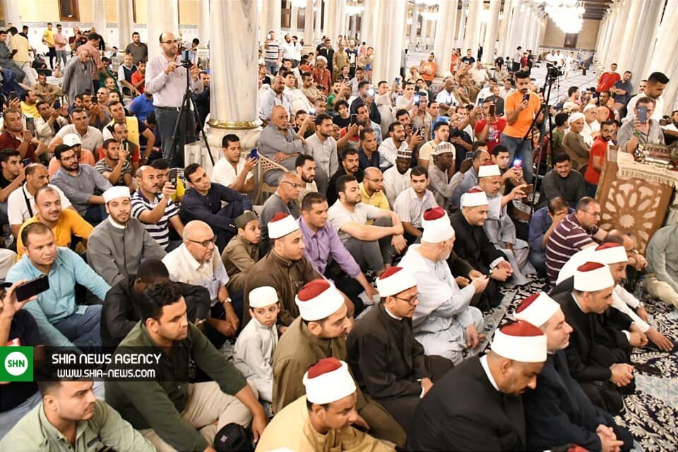 تصاویر/ مراسم ابتهال خوانی در مسجد امام حسین (ع) در مصر تصاویر/ مراسم ابتهال خوانی در مسجد امام حسین (ع) در مصر