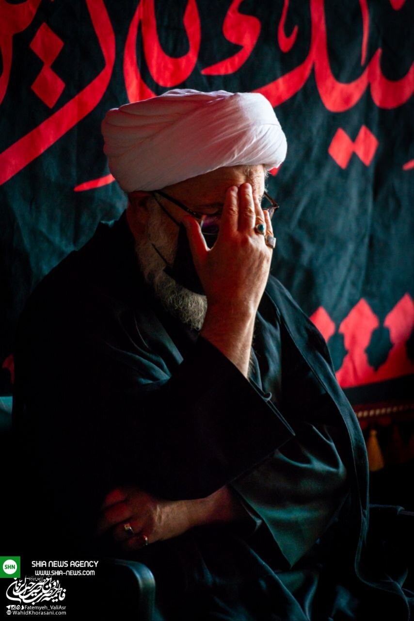 تصاویر/ عزاداری شهادت امام سجاد(ع) در دفتر آیت الله وحید خراسانی تصاویر/ عزاداری شهادت امام سجاد(ع) در دفتر آیت الله وحید خراسانی