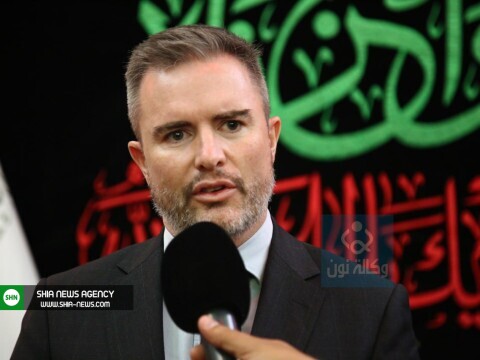 حضور سفیر کانادا در حرم امام حسین(ع) برای شرکت در زیارت اربعین حضور سفیر کانادا در حرم امام حسین(ع) برای شرکت در زیارت اربعین