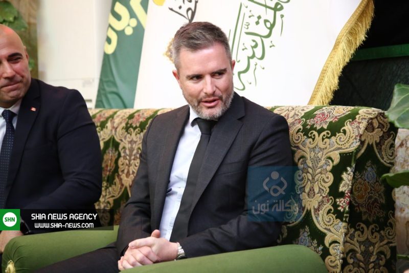 حضور سفیر کانادا در حرم امام حسین(ع) برای شرکت در زیارت اربعین حضور سفیر کانادا در حرم امام حسین(ع) برای شرکت در زیارت اربعین