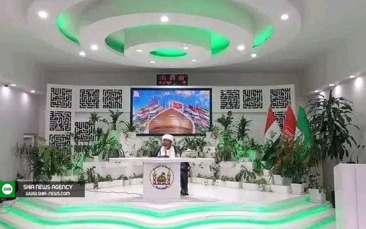 سخنرانی یک روحانی اهل آفریقا در حرم امام حسین(ع) سخنرانی یک روحانی اهل آفریقا در حرم امام حسین(ع)