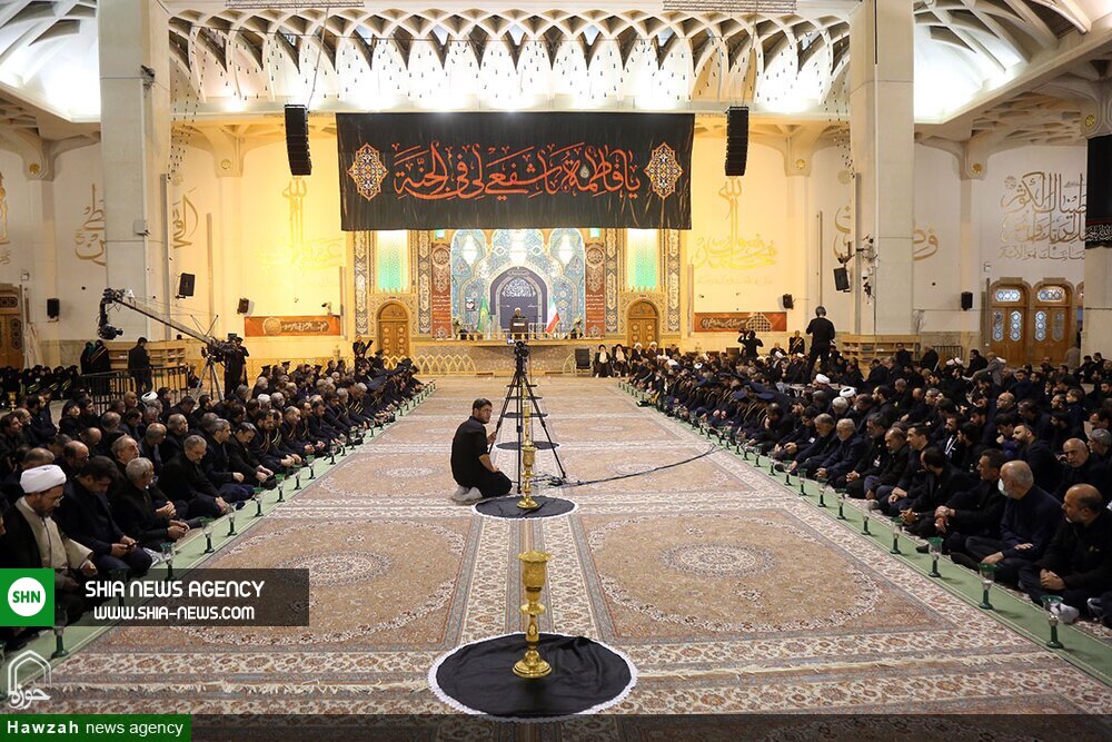 تصاویر/ آیین شمعگردانی خادمان در شام رحلت حضرت معصومه(س) تصاویر/ آیین شمعگردانی خادمان در شام رحلت حضرت معصومه(س)