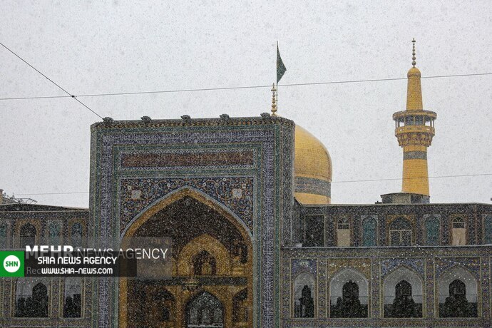تصاویری زیبا از بارش برف در حرم مطهر امام رضا(ع)