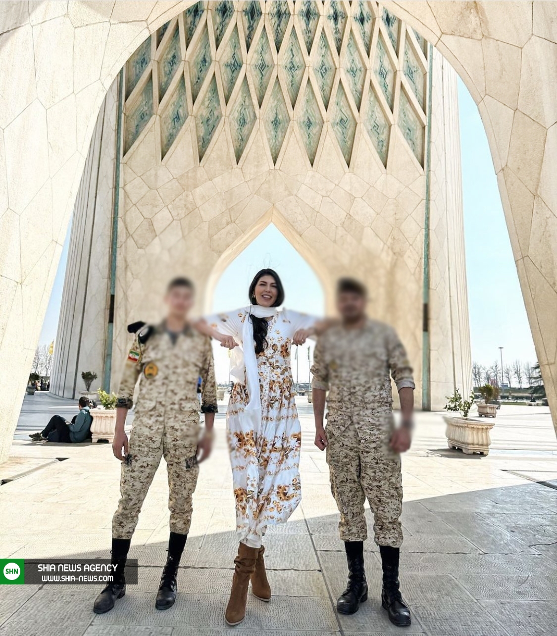 عکس جنجالی گردشگر روسی از میدان آزادی تهران عکس جنجالی گردشگر روسی از میدان آزادی تهران