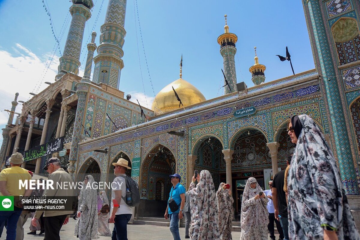 گردشگران یونانی در حرم حضرت معصومه(ع) حضور یافتند+ تصاویر گردشگران یونانی در حرم حضرت معصومه(ع) حضور یافتند+ تصاویر