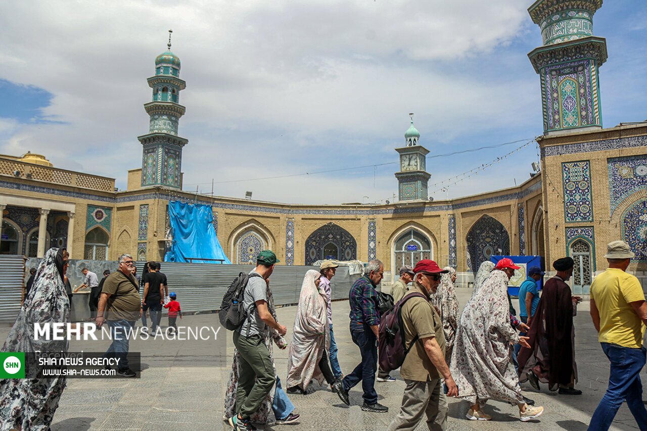 گردشگران یونانی در حرم حضرت معصومه(ع) حضور یافتند+ تصاویر گردشگران یونانی در حرم حضرت معصومه(ع) حضور یافتند+ تصاویر