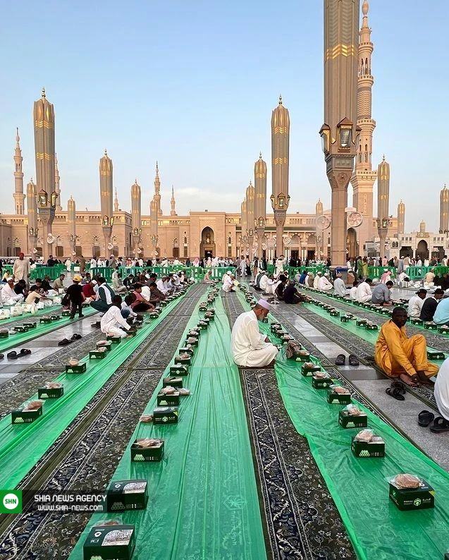 تصاویر/ سفره‌های افطار در مسجدالنبی(ص) و مسجدالحرام