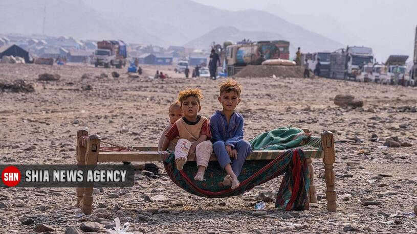 هزاران زن و کودک و سالمند رها در بیابان در آستانه زمستان + تصاویر