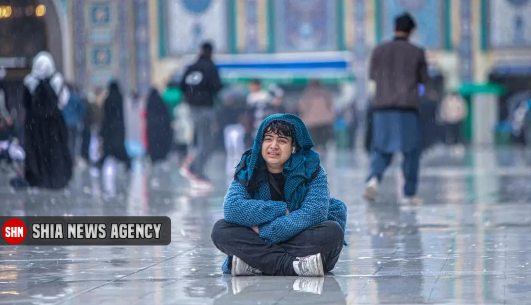 دعای زائران کربلا زیر باران+عکس و فیلم دعای زائران کربلا زیر باران+عکس و فیلم