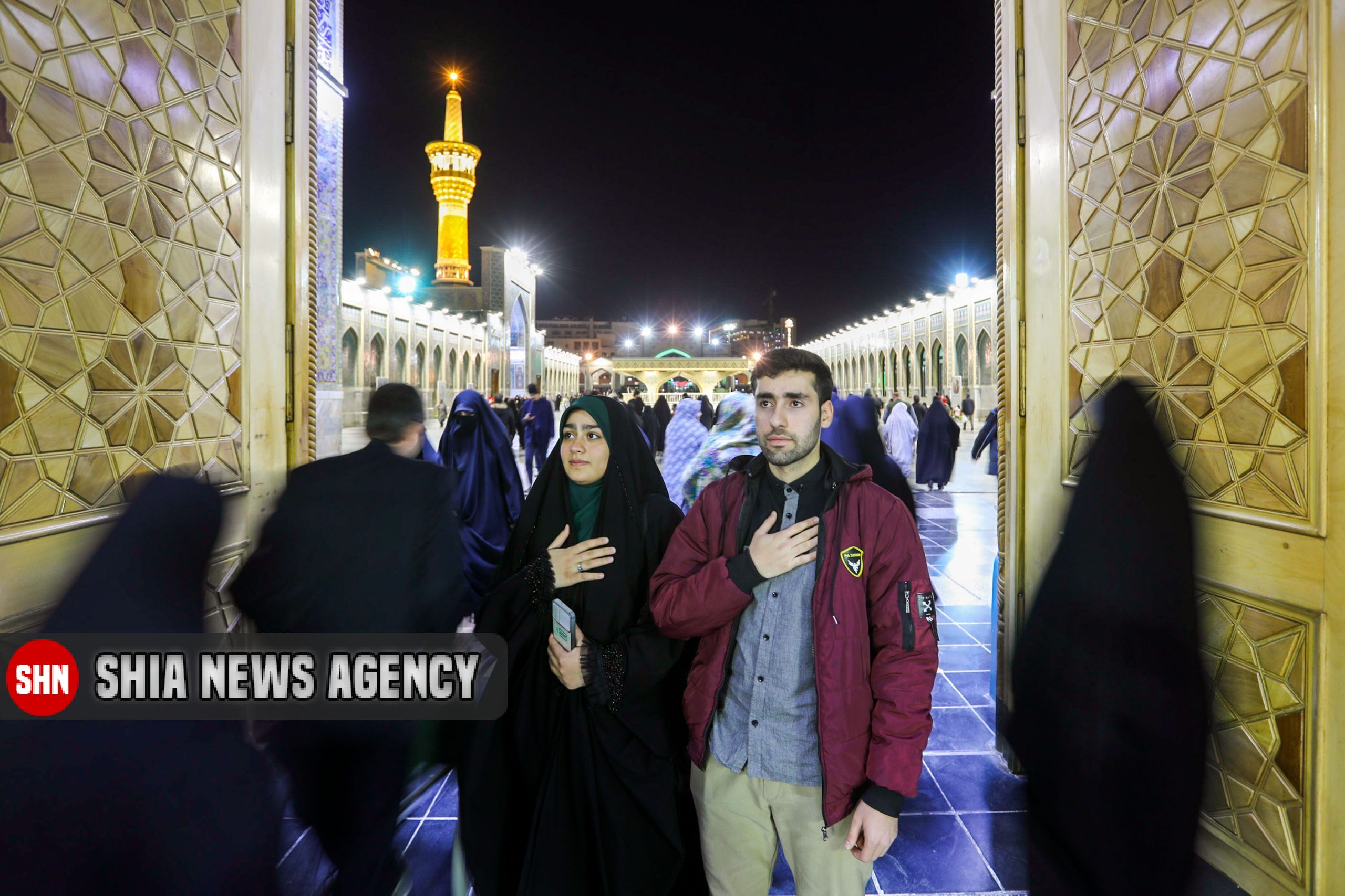 تصاویر/ جشن میلاد امام حسین(ع) در حرم امام رضا(ع) تصاویر/ جشن میلاد امام حسین(ع) در حرم امام رضا(ع)