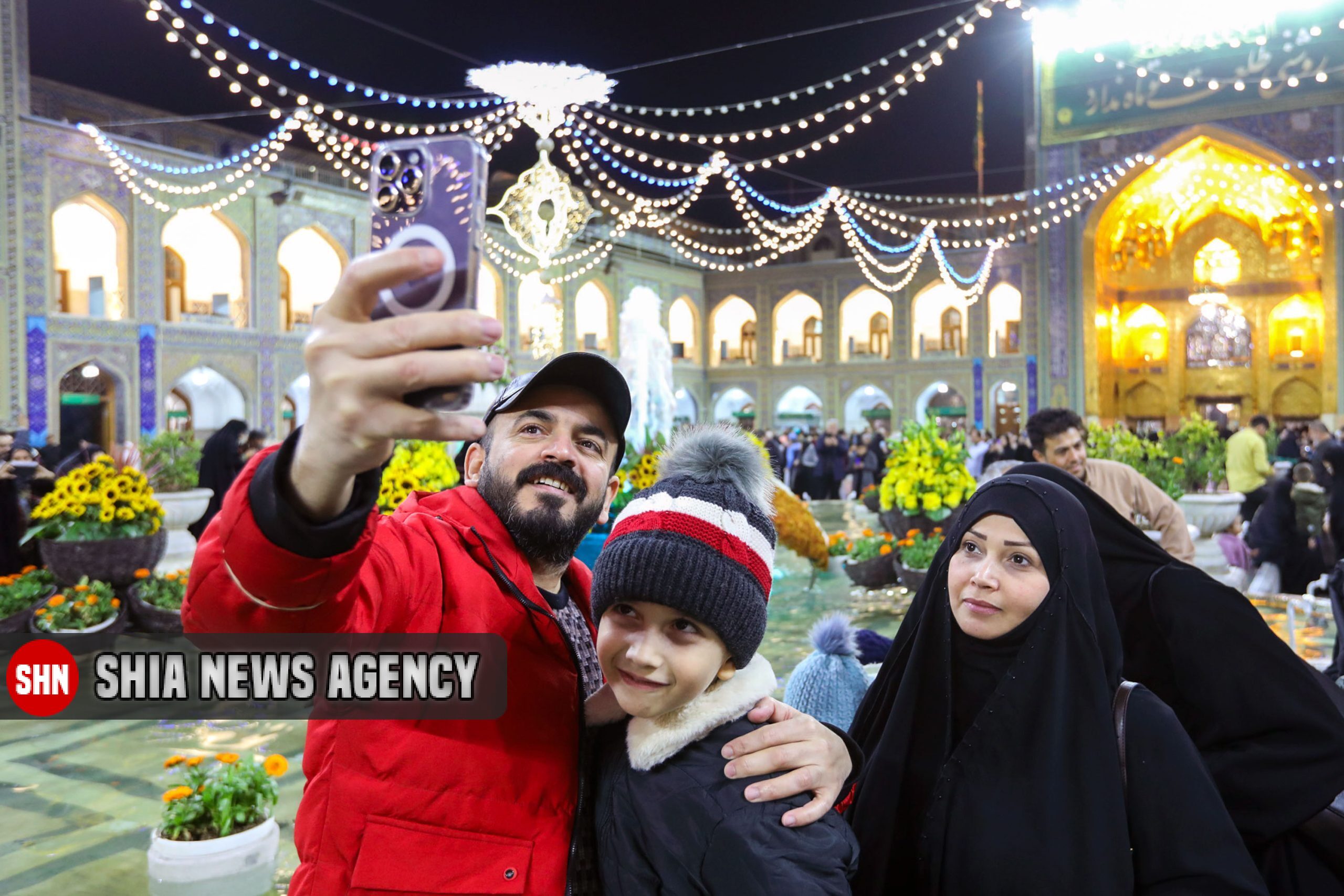 تصاویر/ جشن میلاد امام حسین(ع) در حرم امام رضا(ع) تصاویر/ جشن میلاد امام حسین(ع) در حرم امام رضا(ع)
