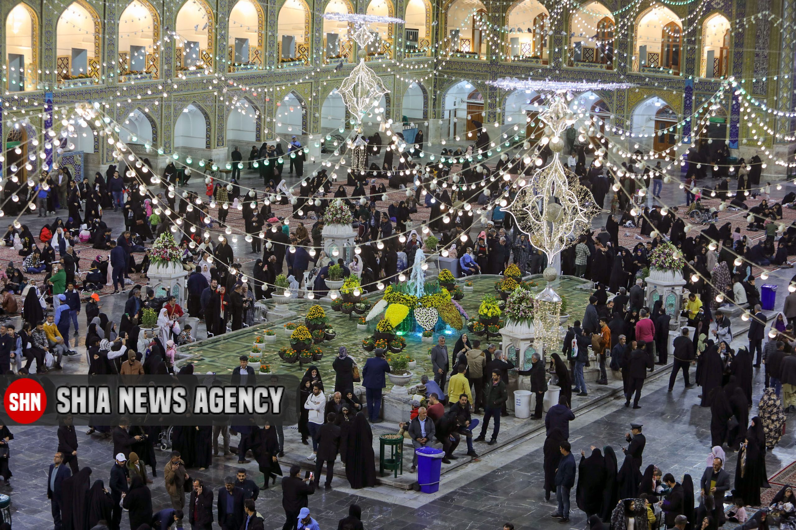 تصاویر/ جشن میلاد امام حسین(ع) در حرم امام رضا(ع) تصاویر/ جشن میلاد امام حسین(ع) در حرم امام رضا(ع)